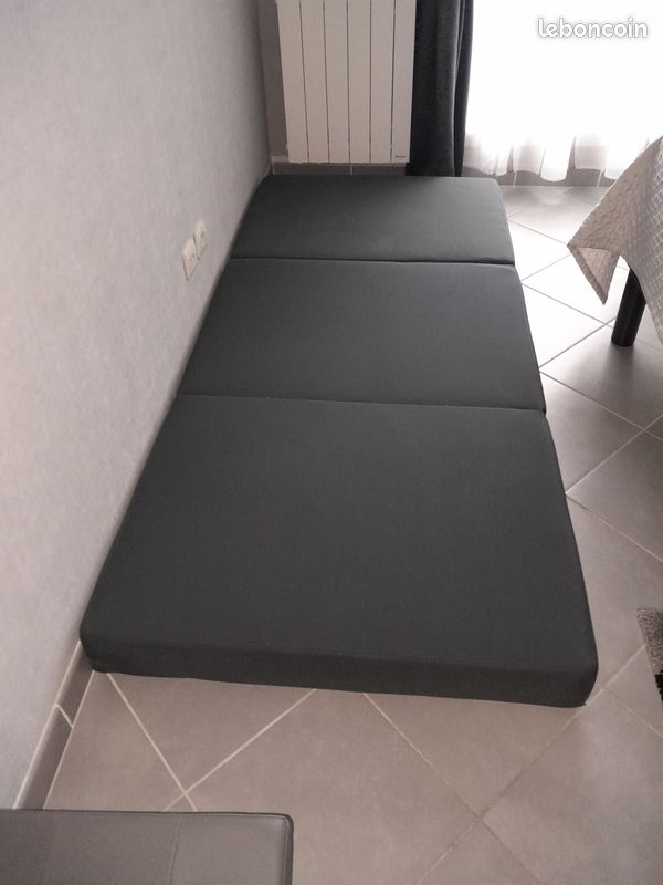 Poufs (image 2)
