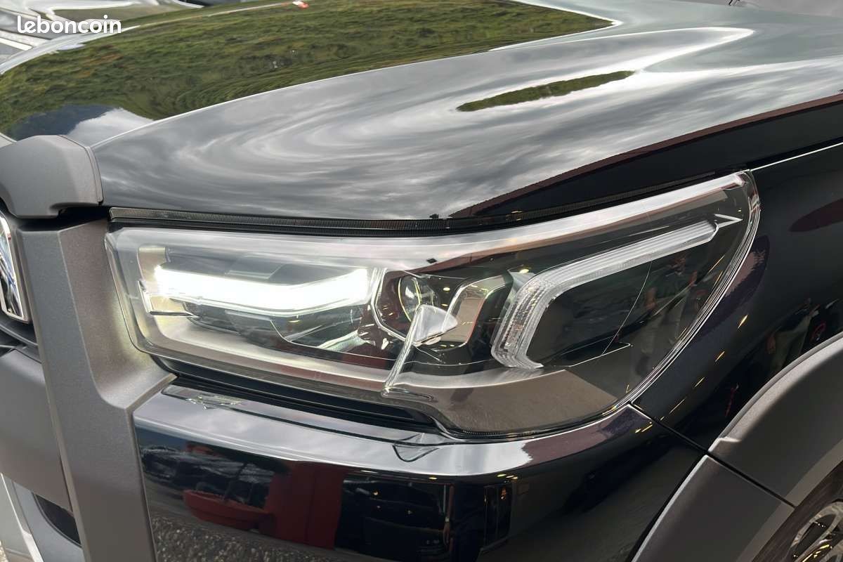 Toyota Hilux 2.8 204 BVA INVINCIBLE 4PL (image 16)