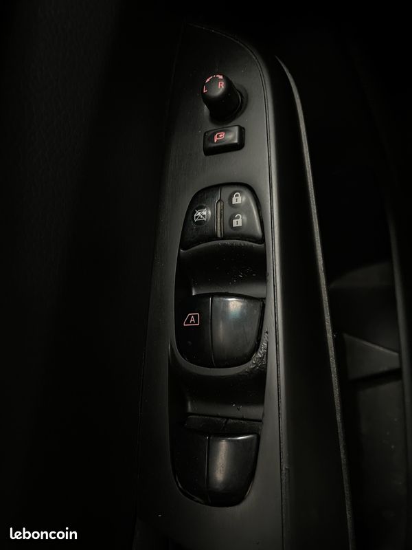 NISSAN NAVARA DOUBLE CABINE 2.3 DCI 165ch - PREPARATION UNIQUEMENT ESTHETIQUE (image 33)