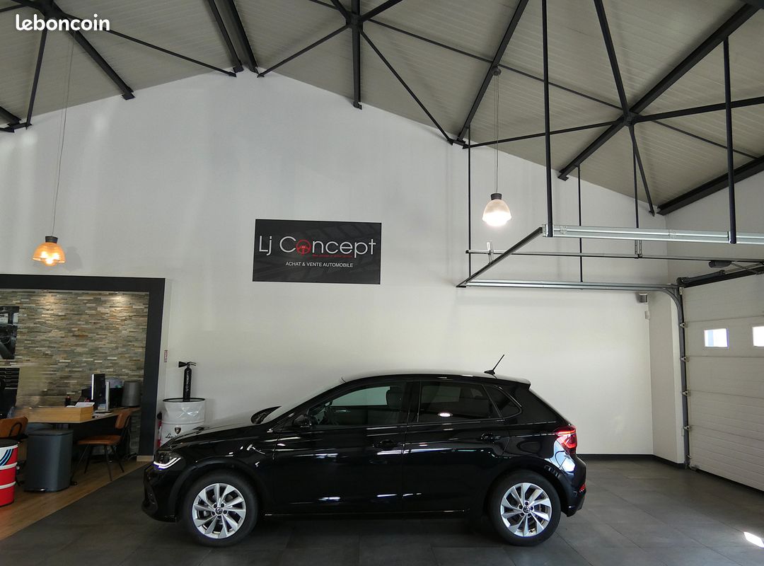 Volkswagen Polo VI (2) 1.0 TSI 95 ch DSG7 Style - 1°Main - Origine France - Suivi Volkswagen - 25'250 km - Sièges AV chauffants - Digital Cockpit - Matrix Led - ACC - Jantes 16" (image 2)