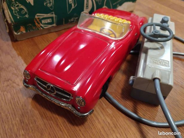 Voiture En Tôle HUKY Mercedes Rouge – échelle 1/32 Vintage, Bon état