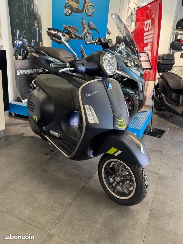 Supertech Vespa Gts 300 Grigio Opaco Vespa GTS 300 SUPER TECH Motos