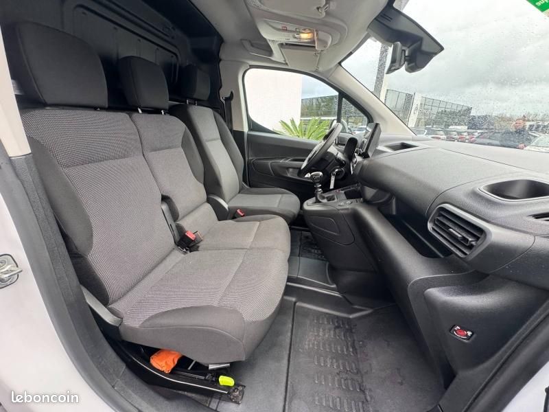 Citroen Berlingo Van XL 950kg BlueHDi 100 Pack Premium Connect / GPS / CAMERA / 3PL / 14908 HT (image 40)