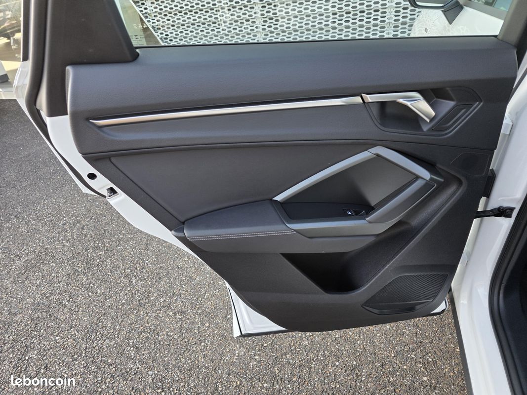 AUDI Q3 35 TDI 150 ch S tronic 7 S line (image 28)