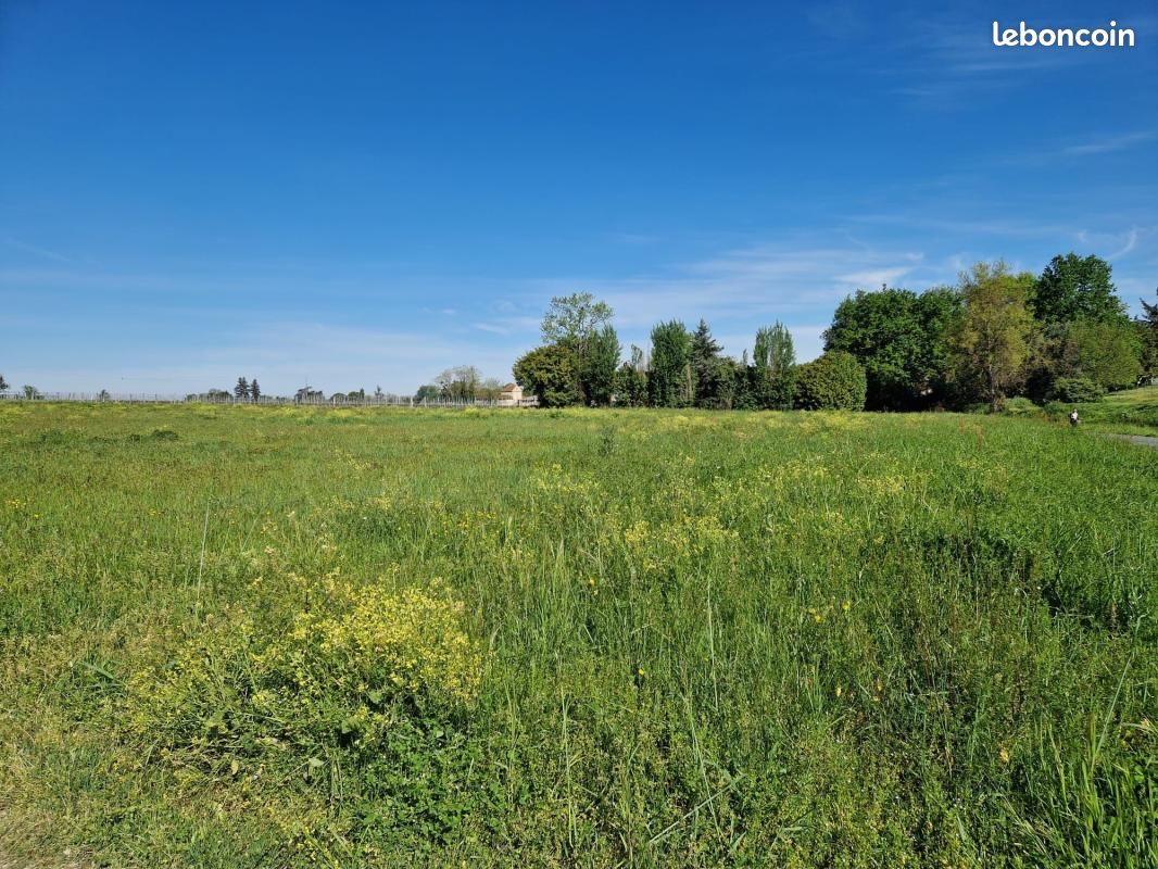 Terrain 1388 m² · à Saint-Pierre-de-Mons · 68 000 €