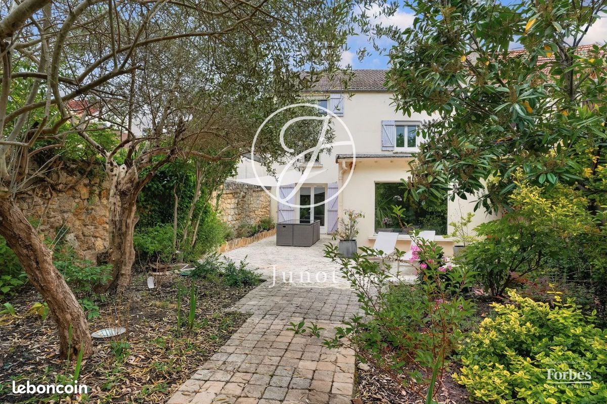 Maison 9 pièces 210 m² · à Montesson · 210 m² · 1 050 000 €