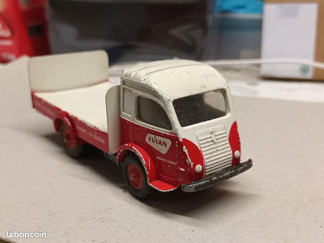 CIJ Publicitaire Ancienne – Renault Evian (Modèle Miniature Ou Émaillée?)