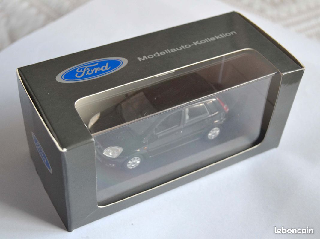 Miniature Minichamps 1/43 - Ford Fiesta 5 Portes 2001 (Noir Panther) - 400081100