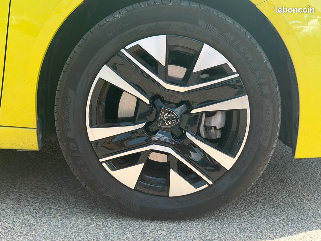 PEUGEOT 208 PureTech 100 S&S BVM6 Allure - 1ER MAIN (image 37)