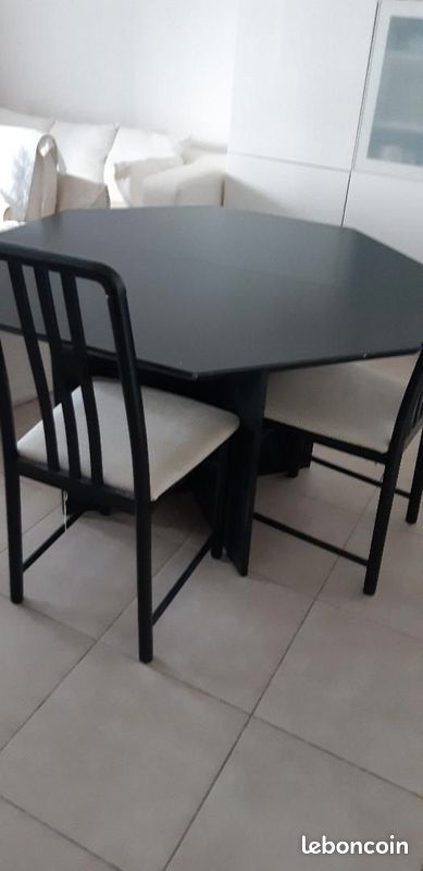 Table et ses 4 chaises assorties (image 1)