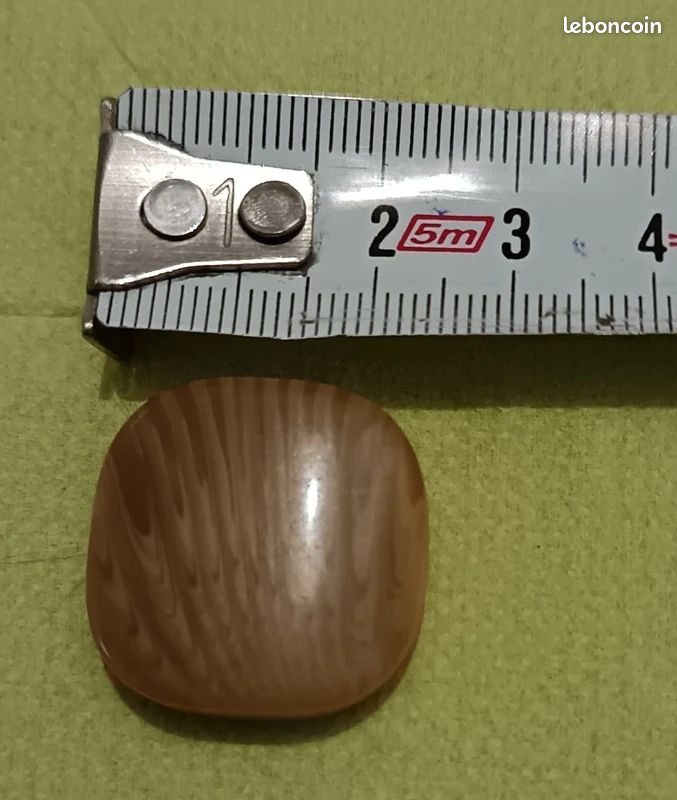 Lot de 12 boutons beiges carrés marbrés (22mm) + 2 boutons beiges offerts - LOT N°21 - (image 4)