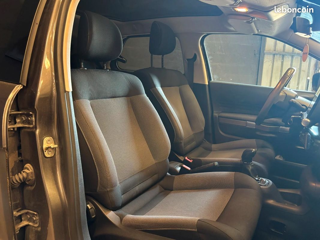 CITROEN C4 CACTUS BlueHDi 100 Shine *DISTRIBUTION OK (image 17)