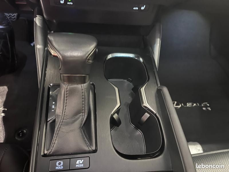 Lexus ES 300h Business MY23 (image 15)