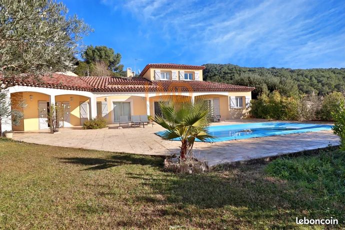 Villa 10 pièces 210 m²
