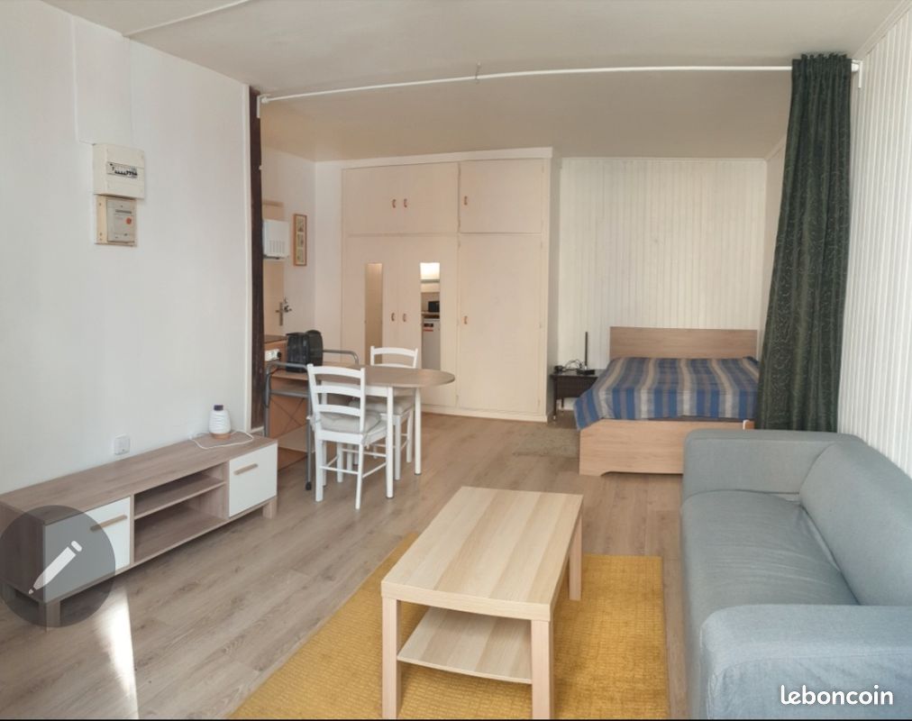 Appartement 1 pièce 27 m² · à Versailles · 27 m² · 820 €
