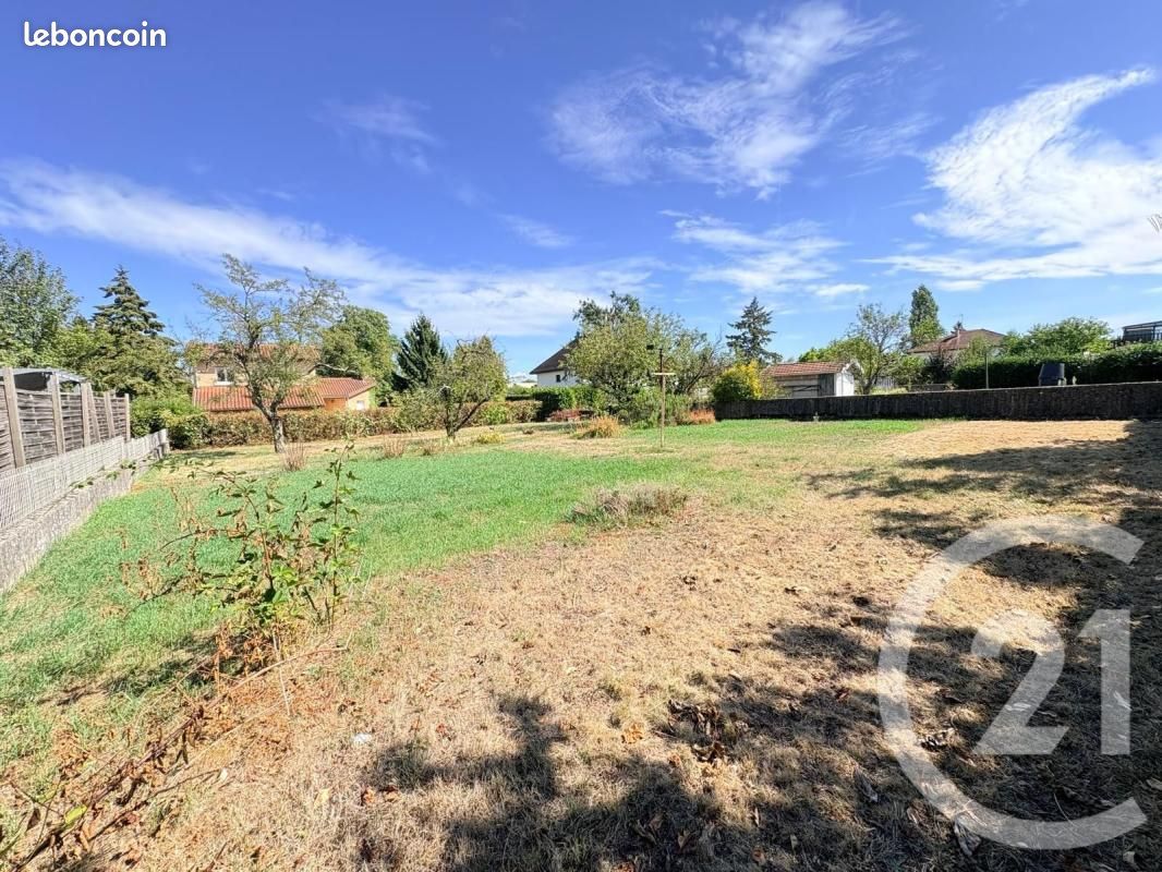 Terrain 696 m² Viriat · 95 000 €