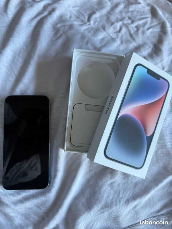 IPhone 14 en bleu (image 1)