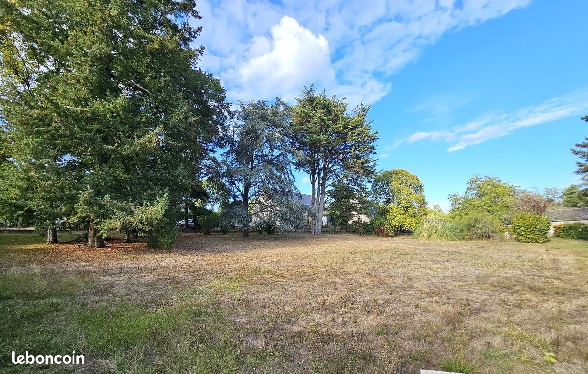 Terrain 2139 m² · à Briollay · 309 200 €