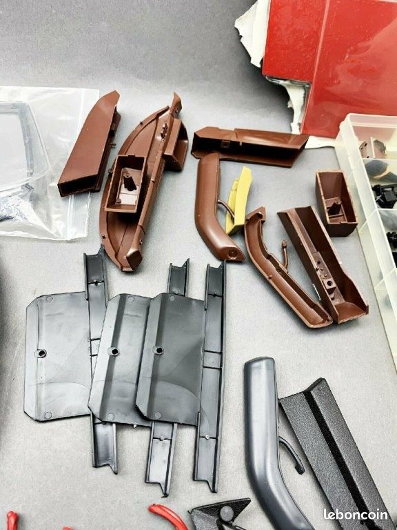 Pièces détachées Pocher 1/8 Porsche et F40 et Testararossa (image 3)