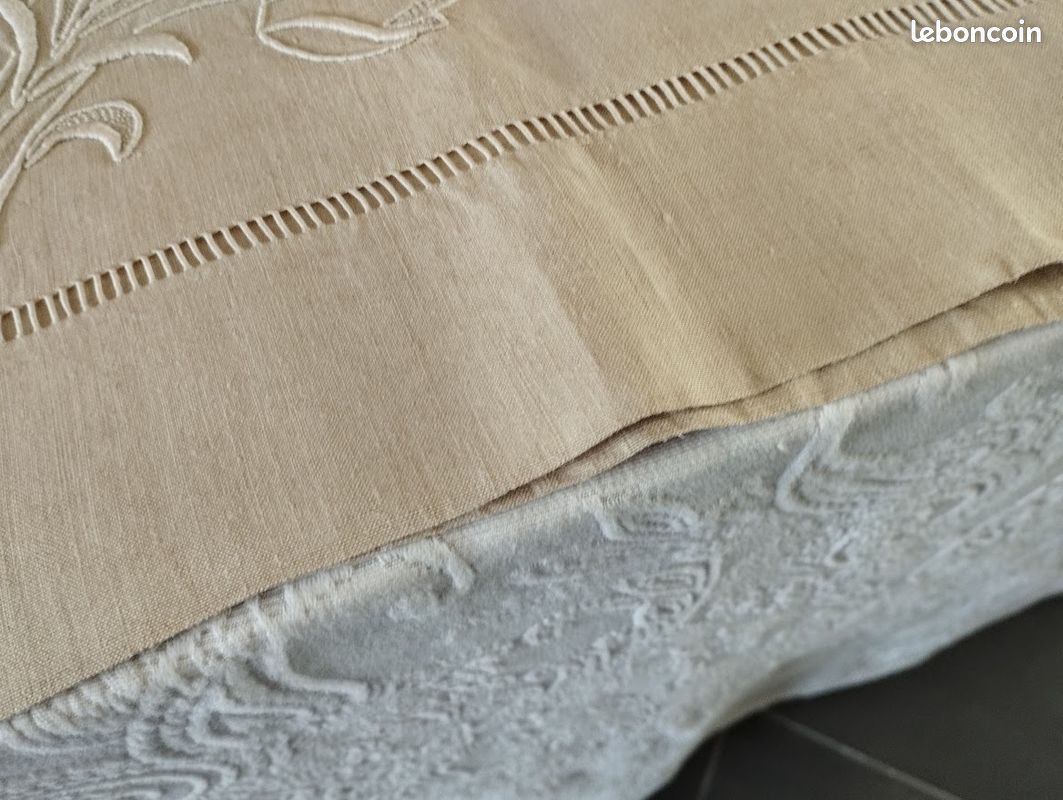 Drap ancien brodé main, pur lin, jamais utilisé (image 8)