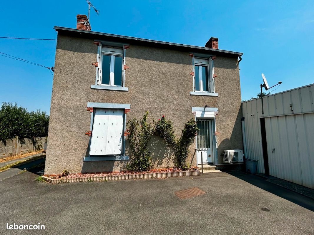 Maison 4 pièces 86 m² · à Saint-Varent · 86 m² · 90 000 €