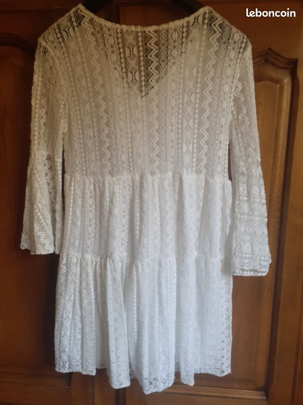 Robe dentelle blanche manches 3/4 (image 2)