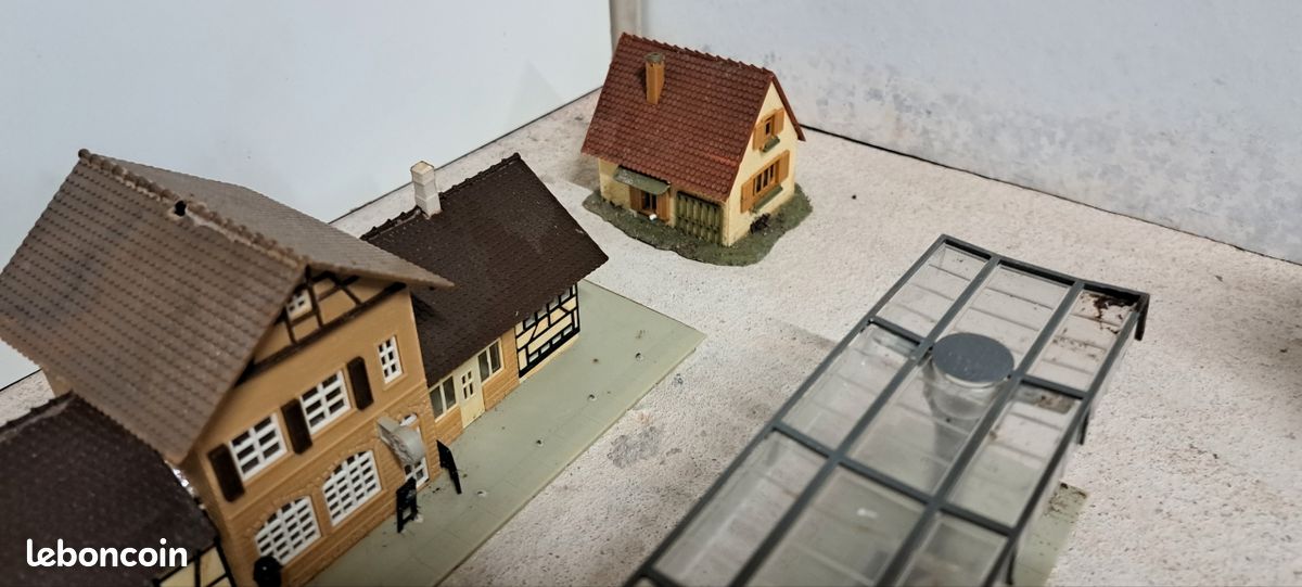 lot de 2 maquettes gare JOUEF ref : 1019 et 1020 + boite, vintage