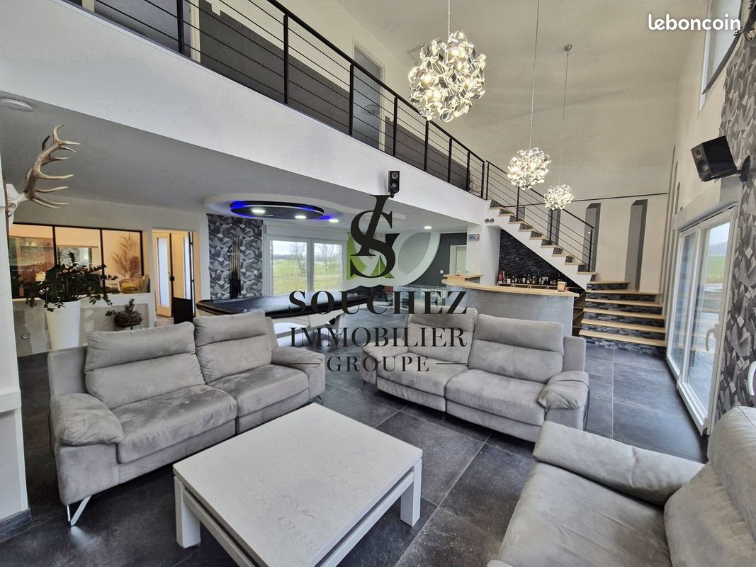 Maison 13 pièces 515 m² · à Hersin-Coupigny · 515 m² · 835 000 €