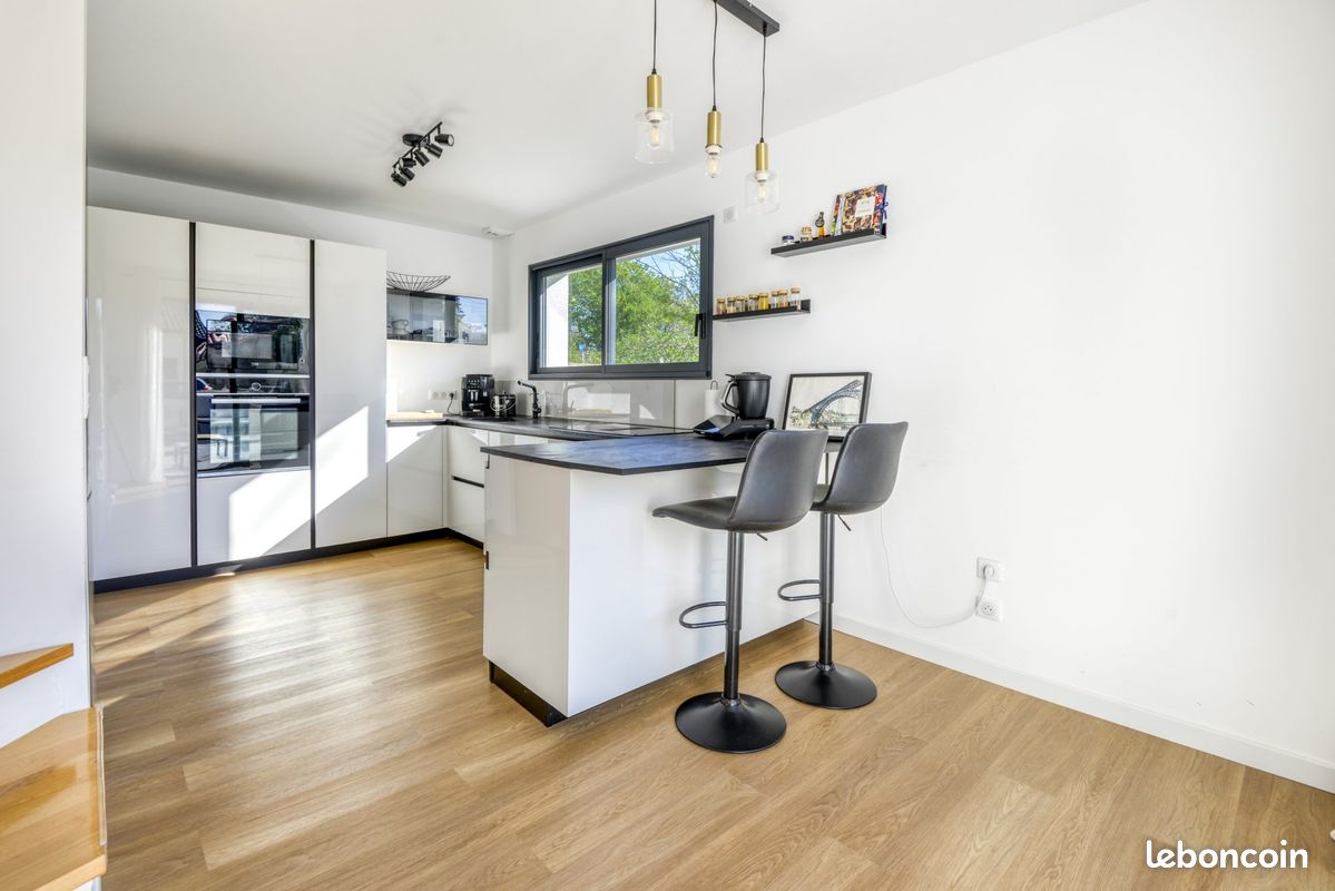 Maison 4 pièces 123 m² · à Saint-Sébastien-sur-Loire · 123 m² · 450 000 €