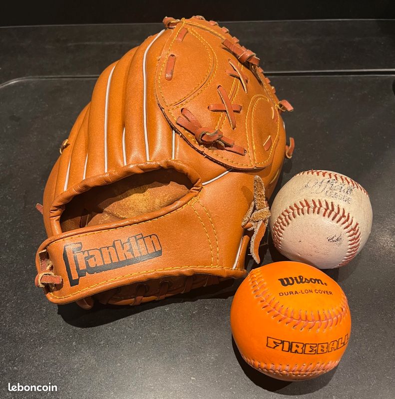 Balle De Softball Vintage En Cuir – Ancienne, Collection Ou Déco