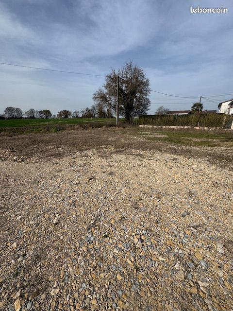 TERRAIN PLAT LIBRE CONSTRUCTEUR 680m² · à Montluel · 165 000 €