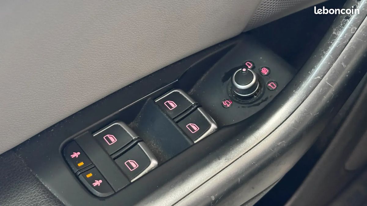 Audi Q3 2.0 TFSi 211ch Ambiente - Moteur à chaîne - Radar de recul - Climatisation bi-zones (image 21)