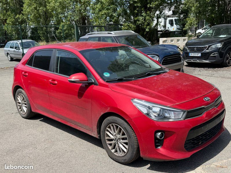 Kia Rio essence 100ch endommagé CARTE GRISE ok ✅ (image 1)