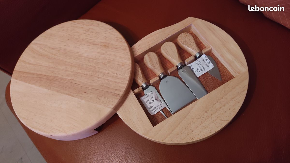 Plateau à fromage rond en bois neuf avec ses couverts (image 5)
