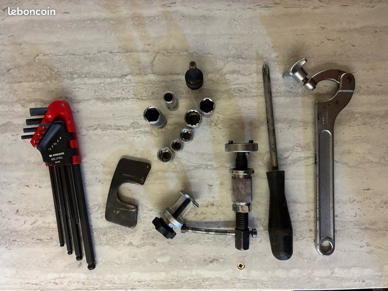 Lot d’outils et douilles – FACOM / Magnusson / SAM (image 1)