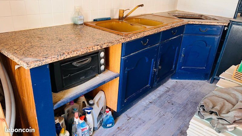 Meuble de cuisine avec plan de travail en marbre (image 1)