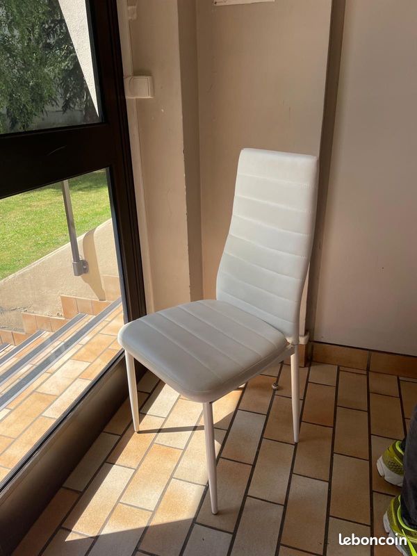 Chaise blanche x3 (image 1)