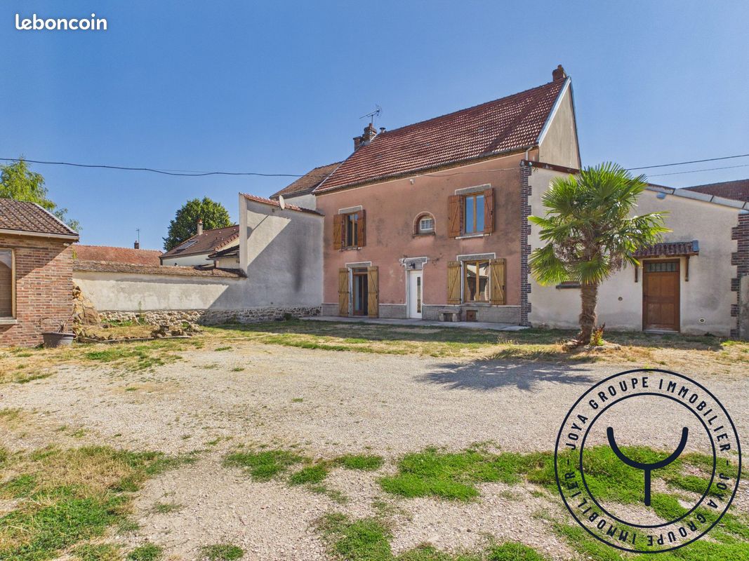 Maison 6 pièces 141 m² · à Pars-lès-Romilly · 141 m² · 210 000 €