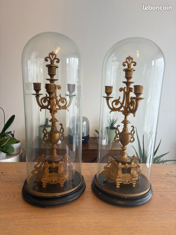 Paire De Grands Candélabres Anciens – 5 Lumières, Laiton Doré, Pieds Trépied ébonisé – Royaume-Uni