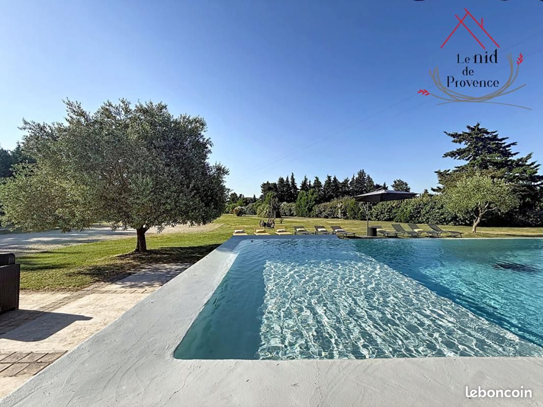 Maison 8 pièces 300 m² · à Althen-des-Paluds · 300 m² · 759 900 €