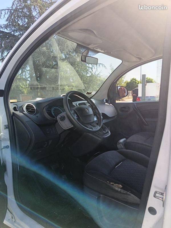 Renault Kangoo ZE ELECTRIC Maxi double cabine TVA récupérable 5 places Batterie neuve 22kw achat intégral garantie possible 6 mois reprise visite possible 7/7 (image 5)