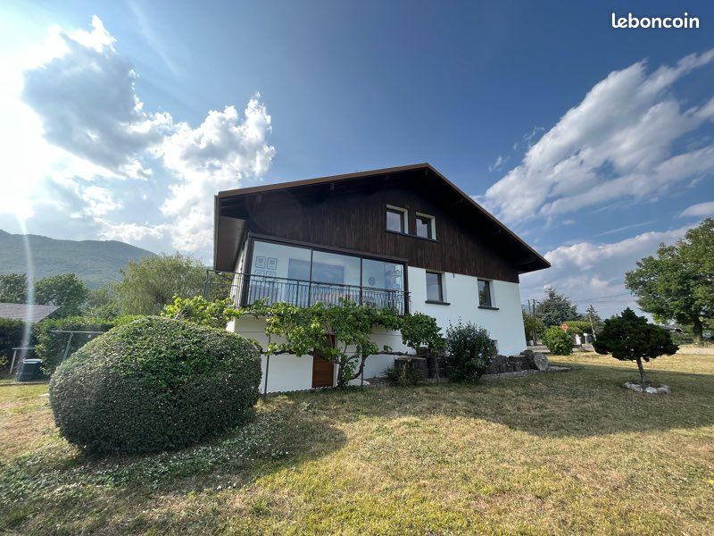 Maison 7 pièces 170 m² · à Divonne-les-Bains · 170 m² · 3 600 €/mois