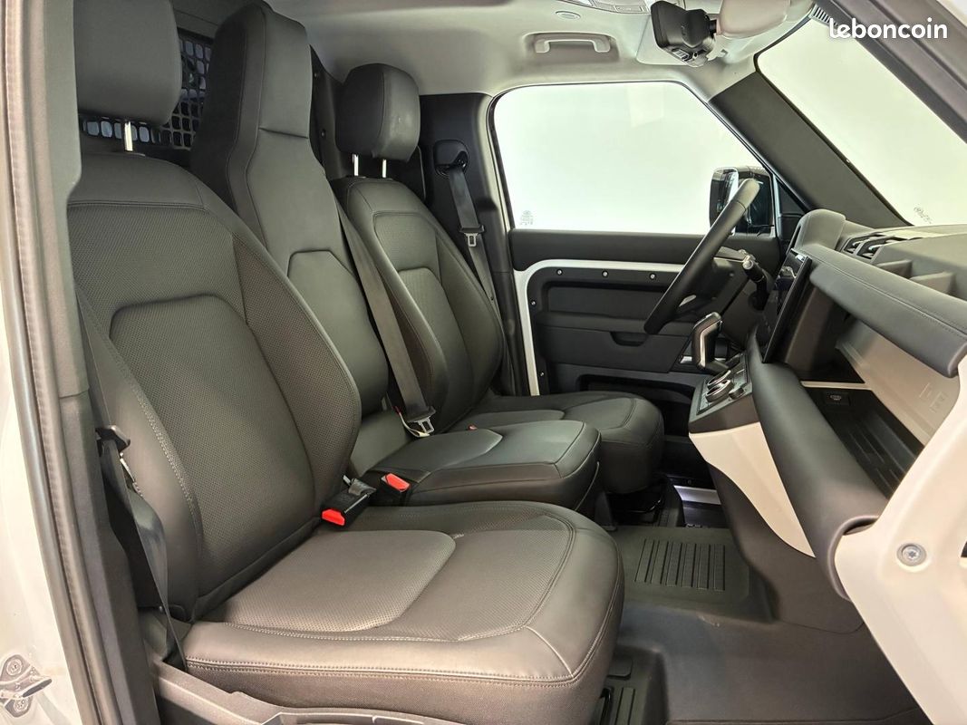 Land-rover Defender 110 3.0 D250 Hard Top S (image 13)