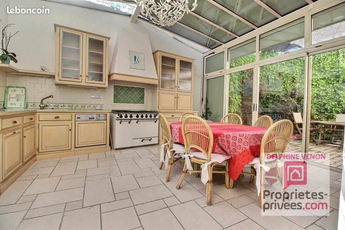 Propriété 8 pièces 247 m² (image 3)