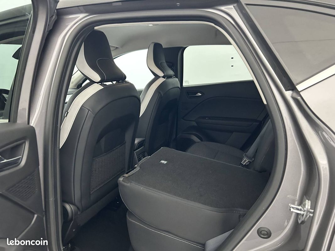 RENAULT Captur E-Tech Plug-in 160 - 21 Intens (image 30)