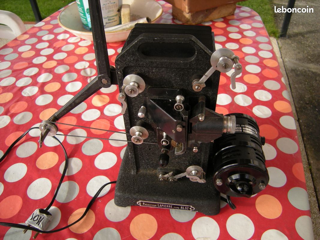 PROJECTEUR LAPIERRE 200/300 pour films en super 8 EUR 39,00 - FR