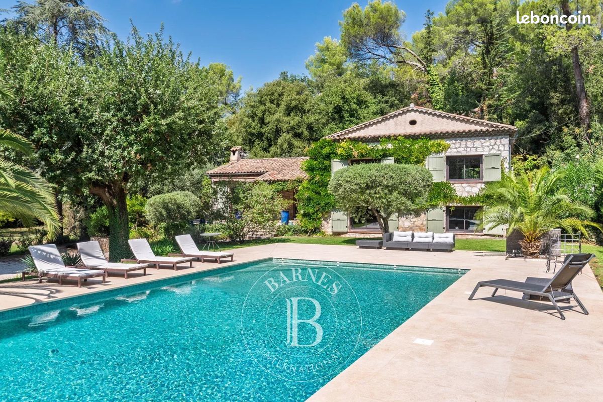 Maison 7 pièces 203 m² · à Roquefort-les-Pins · 203 m² · 1 390 000 €