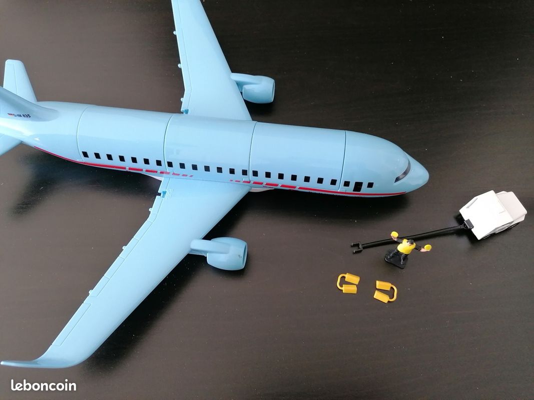 Avion de ligne bleu avec accessoires (image 1)