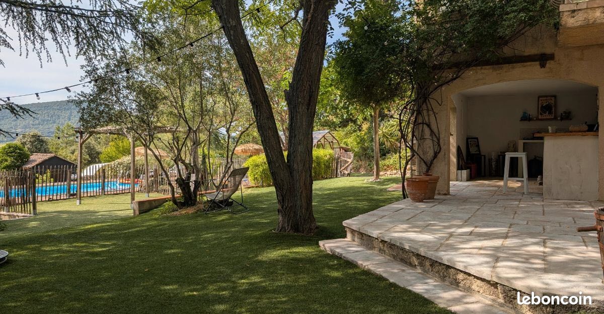 Maison 8 pièces 220 m² · à La Boissière · 220 m² · 590 000 €