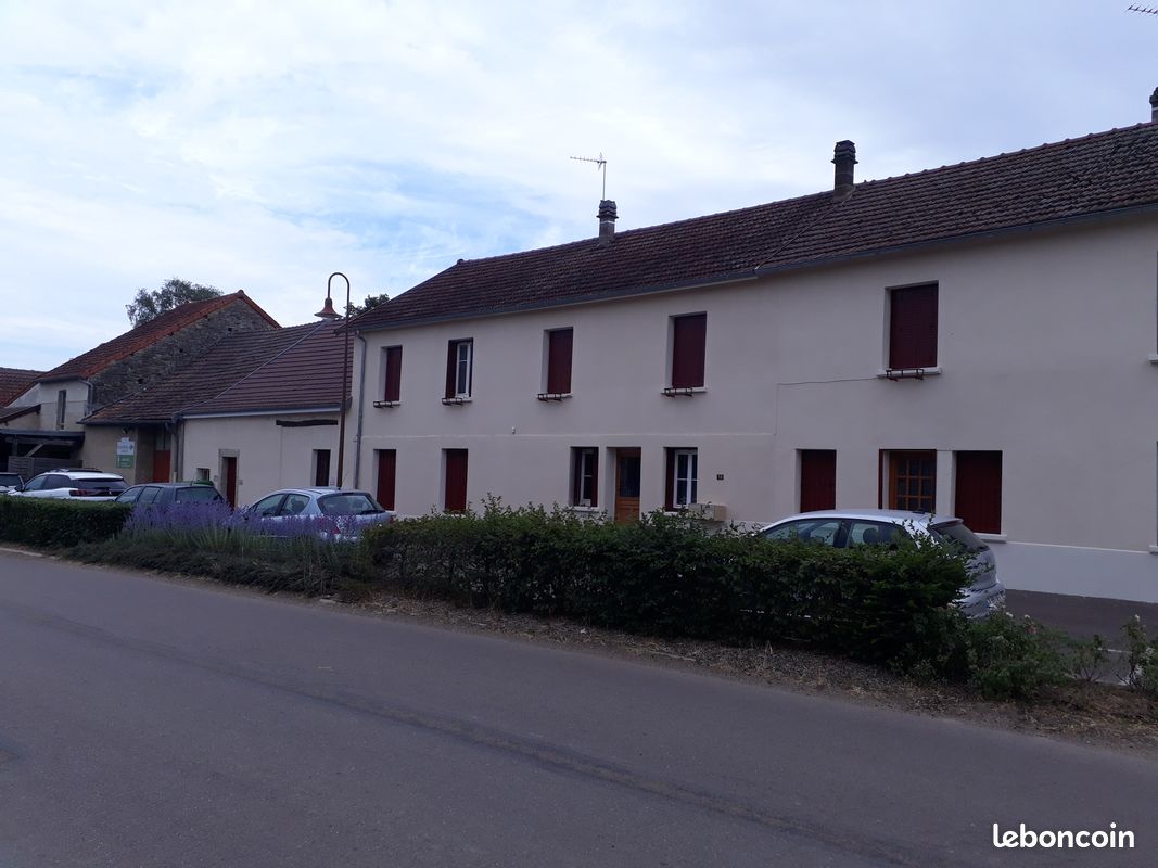 Maison 11 pièces 280 m² · à Créancey · 280 m² · 225 000 €
